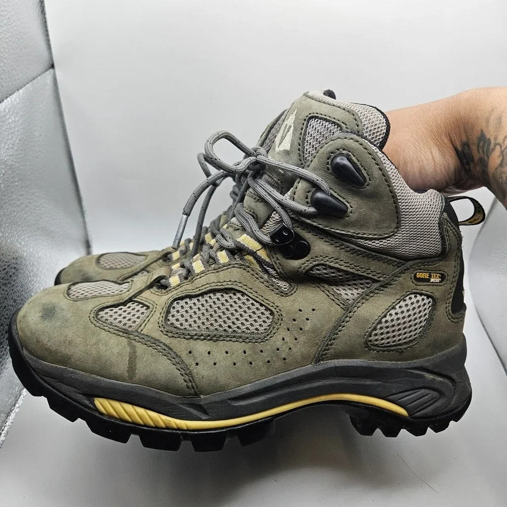 VASQUE Breeze Green Hiking Boots Gore-Tex XCR 7463 Leather Boots Sz 9.5M READ